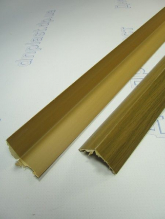 Уголок защитный прямой 30*30 (2,70м) орех