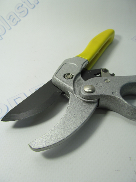 Секатор профессиональный с храповым механизмом TITAn Yellow 022