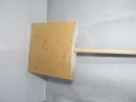 Лопата для снега деревянная с черенком