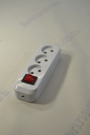 Колодка 3 гнездa с выключателем Svitex