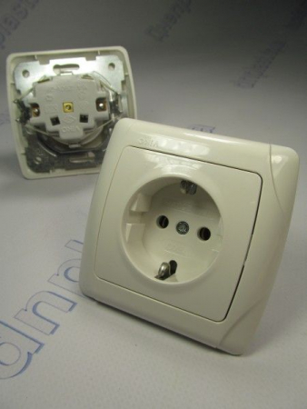 Розетка 1  с заземлением белая VI-KO CARMEN 