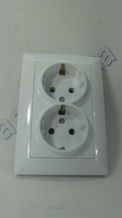 Розетка 2 с заземлением белая HOROZ