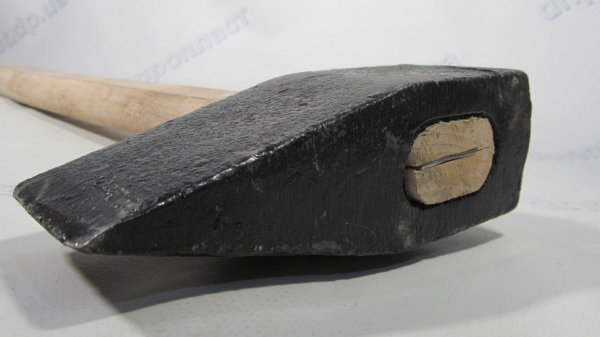 Колун 3,0 кг с топорищем Украина