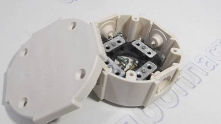 Коробка распределительная Р1 с клемами 80*80*45 мм